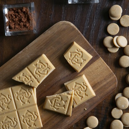 TABLETA DE CHOCOLATE Y CARAMELO SALADO