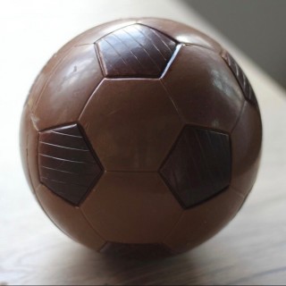 BALÓN DE FÚTBOL CHOCOLATE CON LECHE