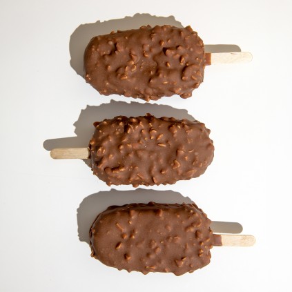 BOMBÓN HELADO DE CARBAYÓN Y CHOCOLATE ALMENDRADO