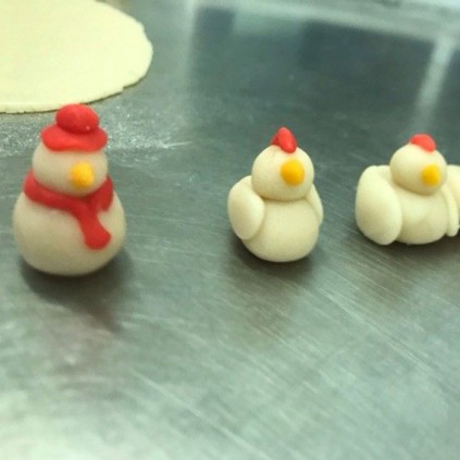FIGURITAS DE MAZAPÁN PARA TARTAS