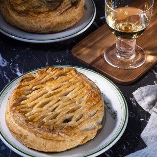 EMPANADA DE MANZANA Y QUESO
